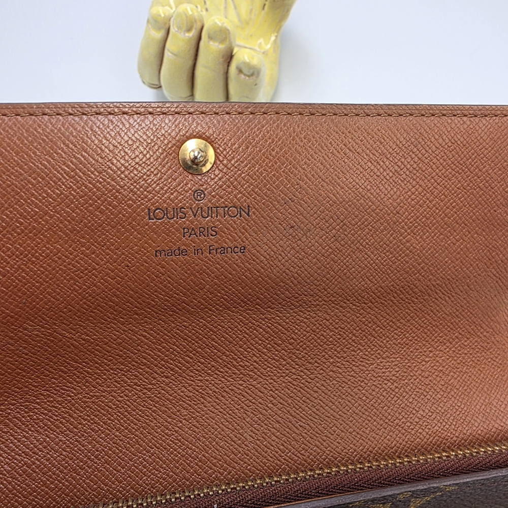 Authentic Vintage Louis Vuitton Monogram Sarah Wallet - Date Code TH0929 - Picture 10 of 11